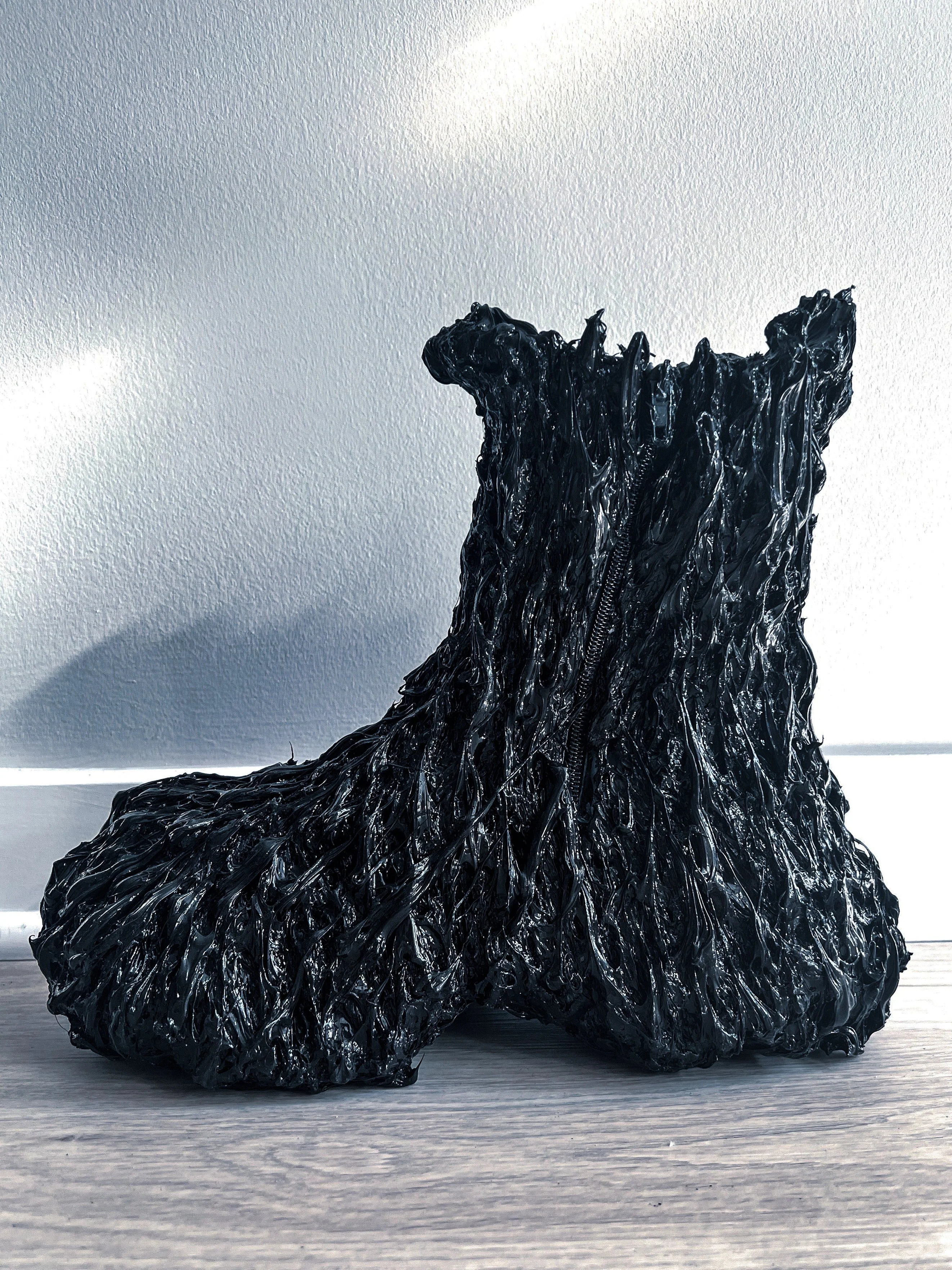 VENOM OBLIVION BOOTS - Image 5